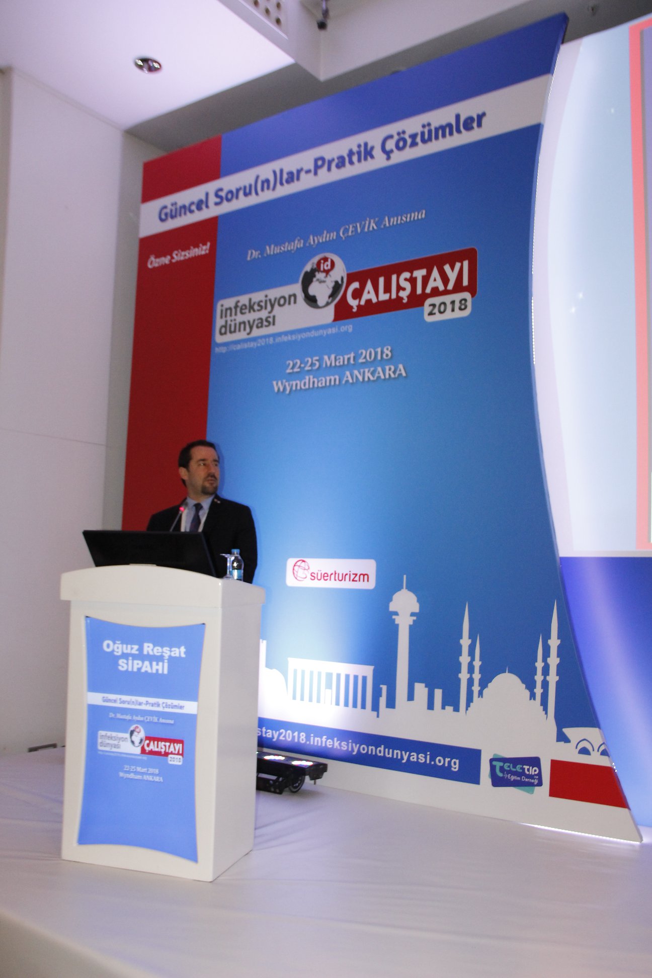 İnfeksiyon Dünyası Çalıştayı 2018’in, “AKILCI İLAÇ KULLANIMI: ANTİBİYOTİK YÖNETİMİ” oturumu Elektronik Oylama eşliğinde 113 katılımla gerçekleşti. 1. Gün, 22 Mart 2018. 
