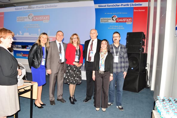 İNFEKSİYON DÜNYASI ÇALIŞTAYI 2018, saygı duruşu ve İstiklal Marşımızın ardından Dr. Numan İlteriş ÇEVİK, Teletıp ve Eğitim Derneği Başkanı Prof. Dr. Hamdi AKAN ile Çalıştay Başkanları Prof. Dr. Dilek ARMAN ve Prof. Dr. İsmail BALIK'ın açılış konuşmalarıyla 22 Mart 2018, Perşembe günü saat 09.00’da Wyndham Otel, Ankara’da 142 katılımla başladı.
