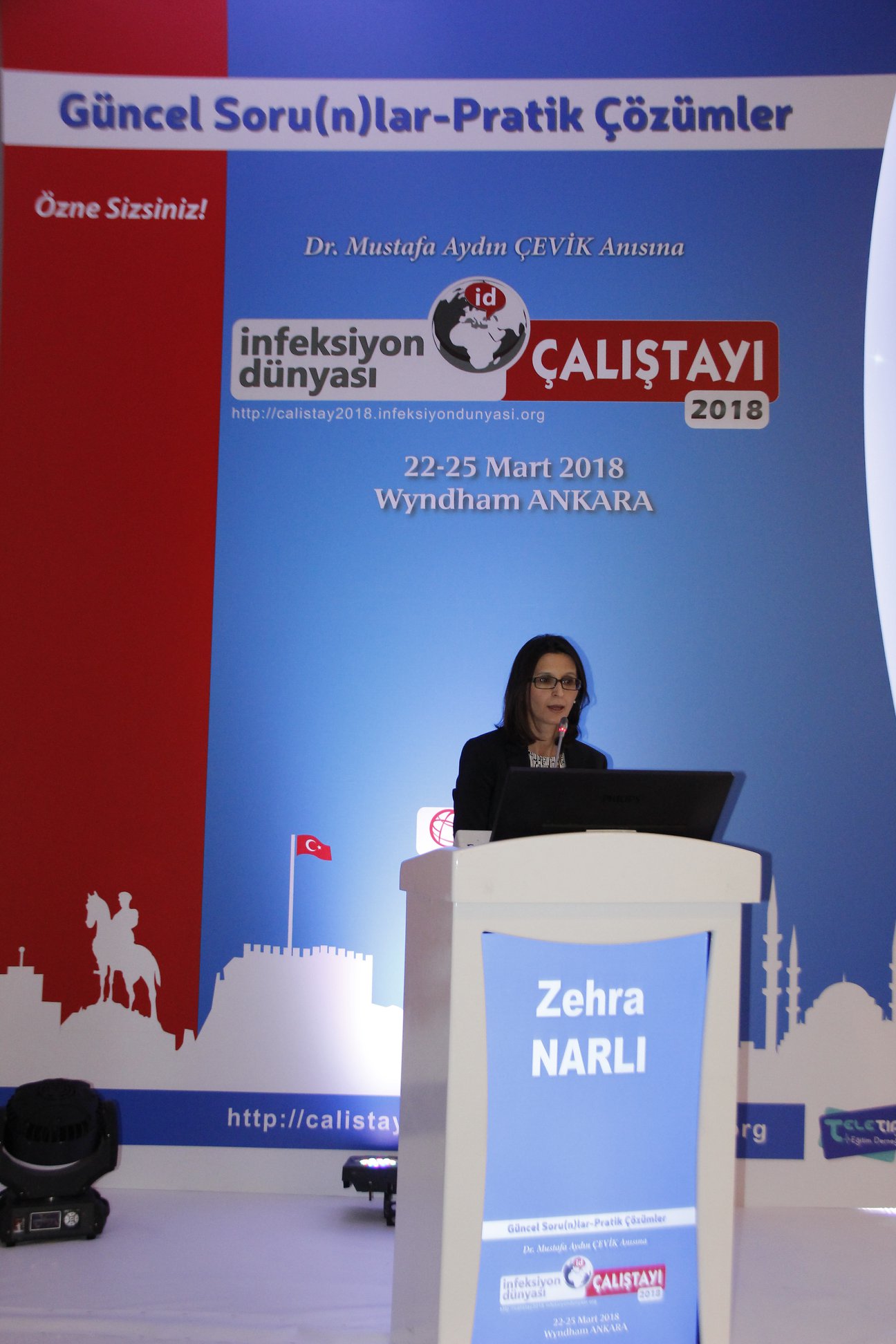 İnfeksiyon Dünyası Çalıştayı 2018’in, “YOĞUN BAKIM İNFEKSİYONLARI: HAYATIMIZ “MANTAR” MI?” oturumu 141 katılımla gerçekleşti. 2. Gün, 23 Mart 2018.