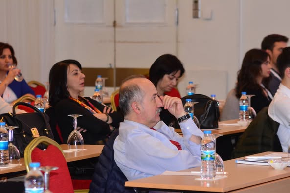 İnfeksiyon Dünyası Çalıştayı 2018’in, “SAĞLIK SEKTÖRÜNDE KİŞİSEL VERİLERİN KORUNMASI” konferansı Av. Göksu Hazar ERDİNÇ tarafağından gerçekleştirildi. 2. Gün, 23 Mart 2018