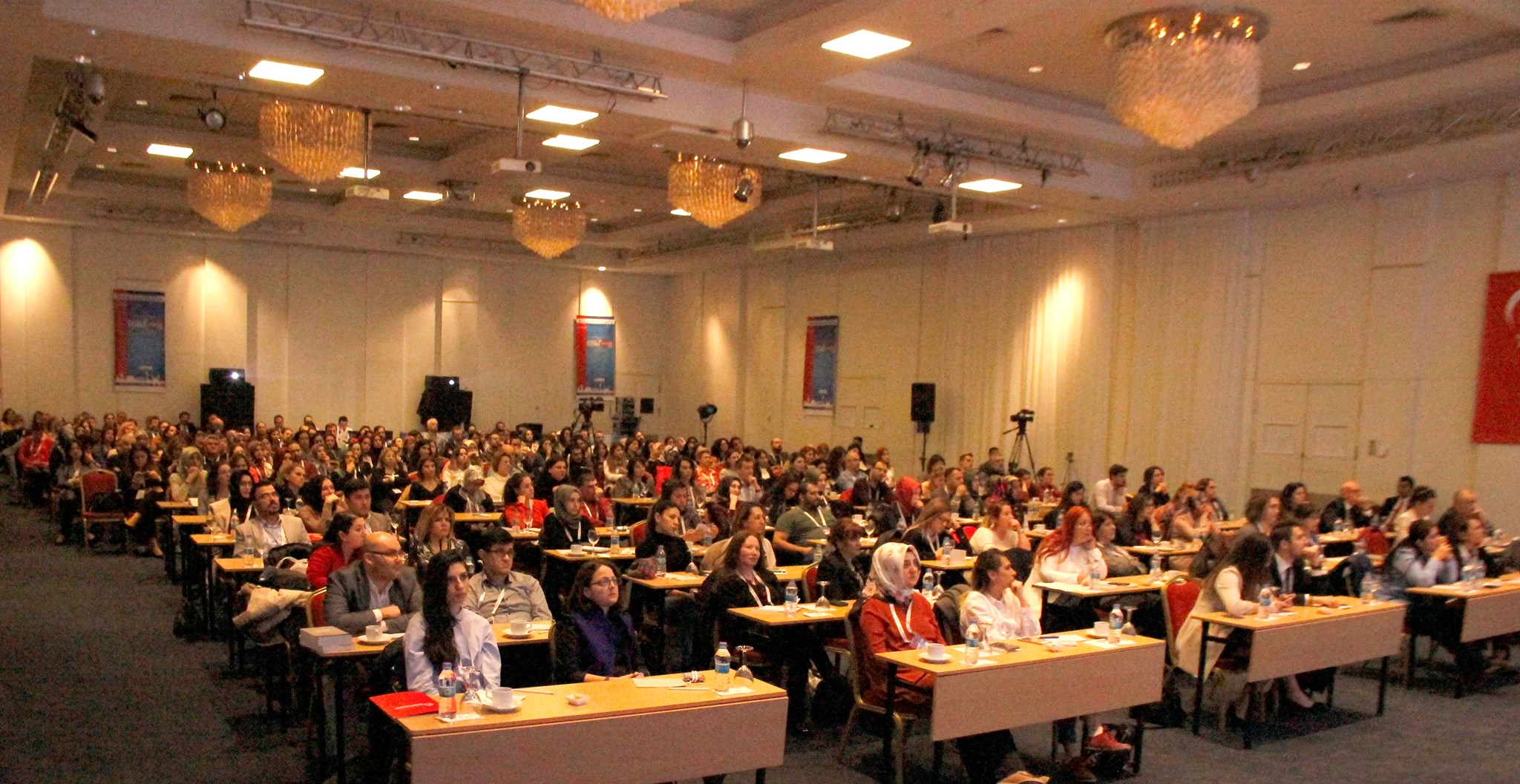 İnfeksiyon Dünyası Çalıştayı 2018’in, “AŞI KARŞITLIĞI İLE MÜCADELE VE AŞI TEKNOLOJİSİNDE YENİLİKLER” oturumu 307 katılımla gerçekleşti. 4. Gün, 25 Mart 2018. 