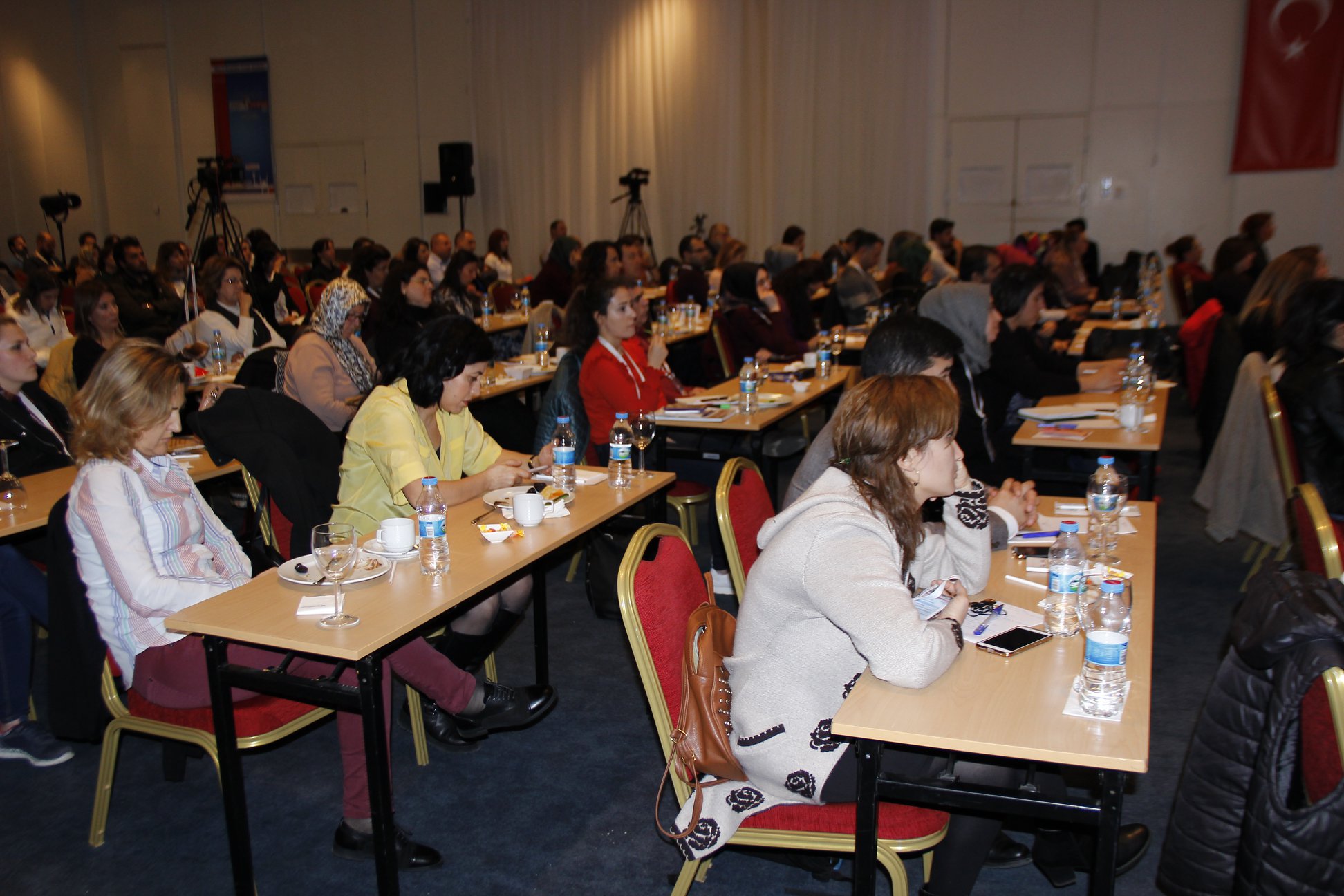 İnfeksiyon Dünyası Çalıştayı 2018’in, “AŞI VE İMMÜNİZASYON” oturumu 272 katılımla gerçekleşti. 4. Gün, 25 Mart 2018.