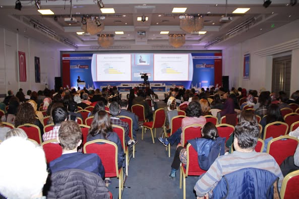 İnfeksiyon Dünyası Çalıştayı 2018’in, “AŞI KARŞITLIĞI İLE MÜCADELE VE AŞI TEKNOLOJİSİNDE YENİLİKLER” oturumu 307 katılımla gerçekleşti. 4. Gün, 25 Mart 2018. 