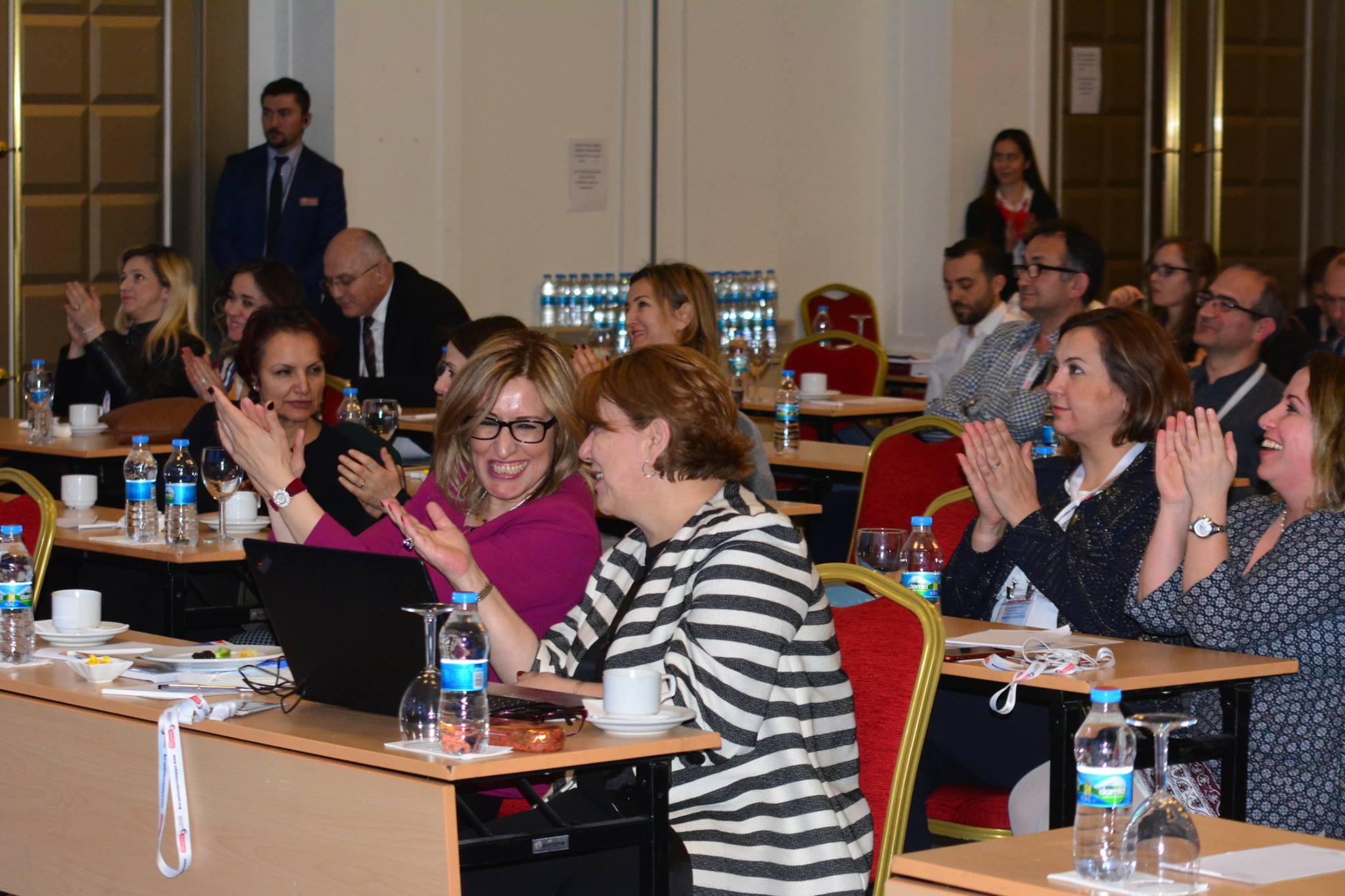 İnfeksiyon Dünyası Çalıştayı 2018’in, “HIV/AIDS: TEDAVİ” oturumu Dr. Jale  AYTAÇ SARIDOĞAN ve Dr. Aygen TÜMER’in gerçekleştirdiği ROLEPLAY eşliğinde 105 katılımla tamamlandı. 3. Gün, 24 Mart 2018.