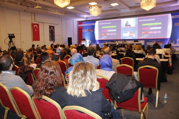 İnfeksiyon Dünyası Çalıştayı 2018’in, “HIV POZİTİF HASTALARINIZIN BUGÜNÜ VE YARINI İÇİN...” oturumu 137 katılımla gerçekleşti. 3. Gün, 24 Mart 2018. 