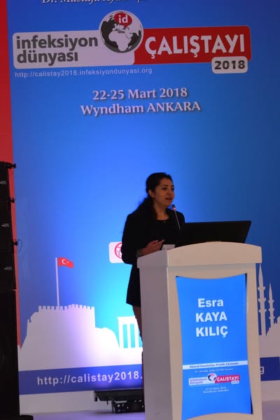 İnfeksiyon Dünyası Çalıştayı 2018’in, “HIV/AIDS: LABORATUVAR” oturumu Dr. Jale  AYTAÇ SARIDOĞAN ve Dr. Aygen TÜMER’in gerçekleştirdiği ROLEPLAY eşliğinde 144 katılımla tamamlandı. 3. Gün, 24 Mart 2018.