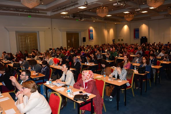 İnfeksiyon Dünyası Çalıştayı 2018’in, “AKILCI ANTİBİYOTİK KULLANIMI” oturumu 252 katılımla gerçekleşti. 4. Gün, 25 Mart 2018.