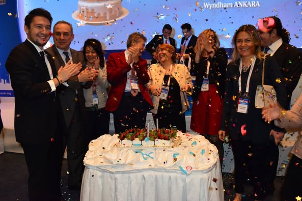 Dört gün süren İnfeksiyon Dünyası Çalıştayı 2018’i 674 katılımcıyla tamamlamış bulunmaktayız. Çalıştayımızı pasta keserek mutlu bir şekilde noktaladık. Katkıda bulunan herkese teşekkürlerimizle. 