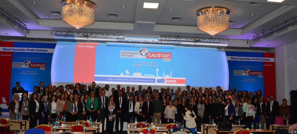 İnfeksiyon Dünyası Çalıştayı 2018 - 2. Gün, Öğle Yemeği öncesi toplu fotoğraf 