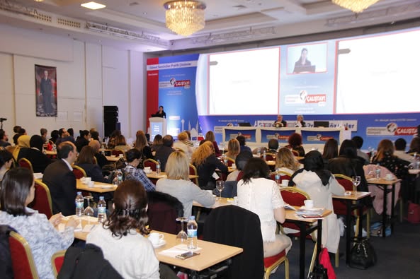 İnfeksiyon Dünyası Çalıştayı 2018’in, “HIV/AIDS: LABORATUVAR” oturumu Dr. Jale  AYTAÇ SARIDOĞAN ve Dr. Aygen TÜMER’in gerçekleştirdiği ROLEPLAY eşliğinde 144 katılımla tamamlandı. 3. Gün, 24 Mart 2018.