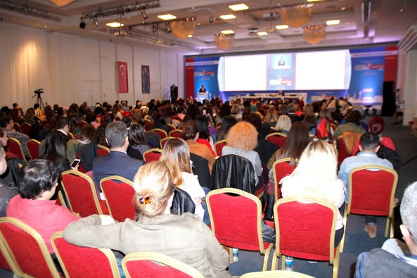 İnfeksiyon Dünyası Çalıştayı 2018’in, “AŞI KARŞITLIĞI İLE MÜCADELE VE AŞI TEKNOLOJİSİNDE YENİLİKLER” oturumu 307 katılımla gerçekleşti. 4. Gün, 25 Mart 2018. 