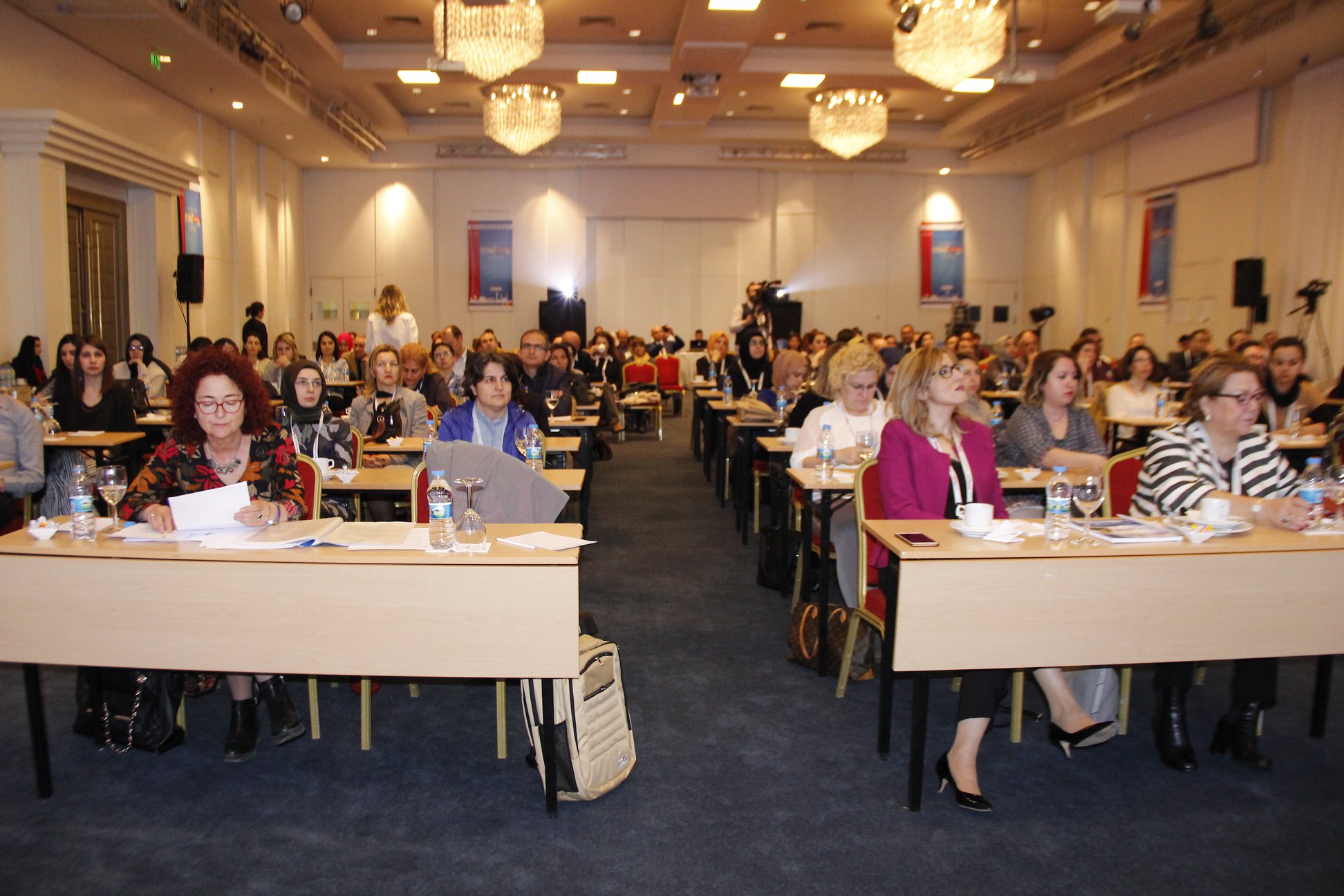 İnfeksiyon Dünyası Çalıştayı 2018’in, “HIV/AIDS: LABORATUVAR” oturumu Dr. Jale  AYTAÇ SARIDOĞAN ve Dr. Aygen TÜMER’in gerçekleştirdiği ROLEPLAY eşliğinde 144 katılımla tamamlandı. 3. Gün, 24 Mart 2018.
